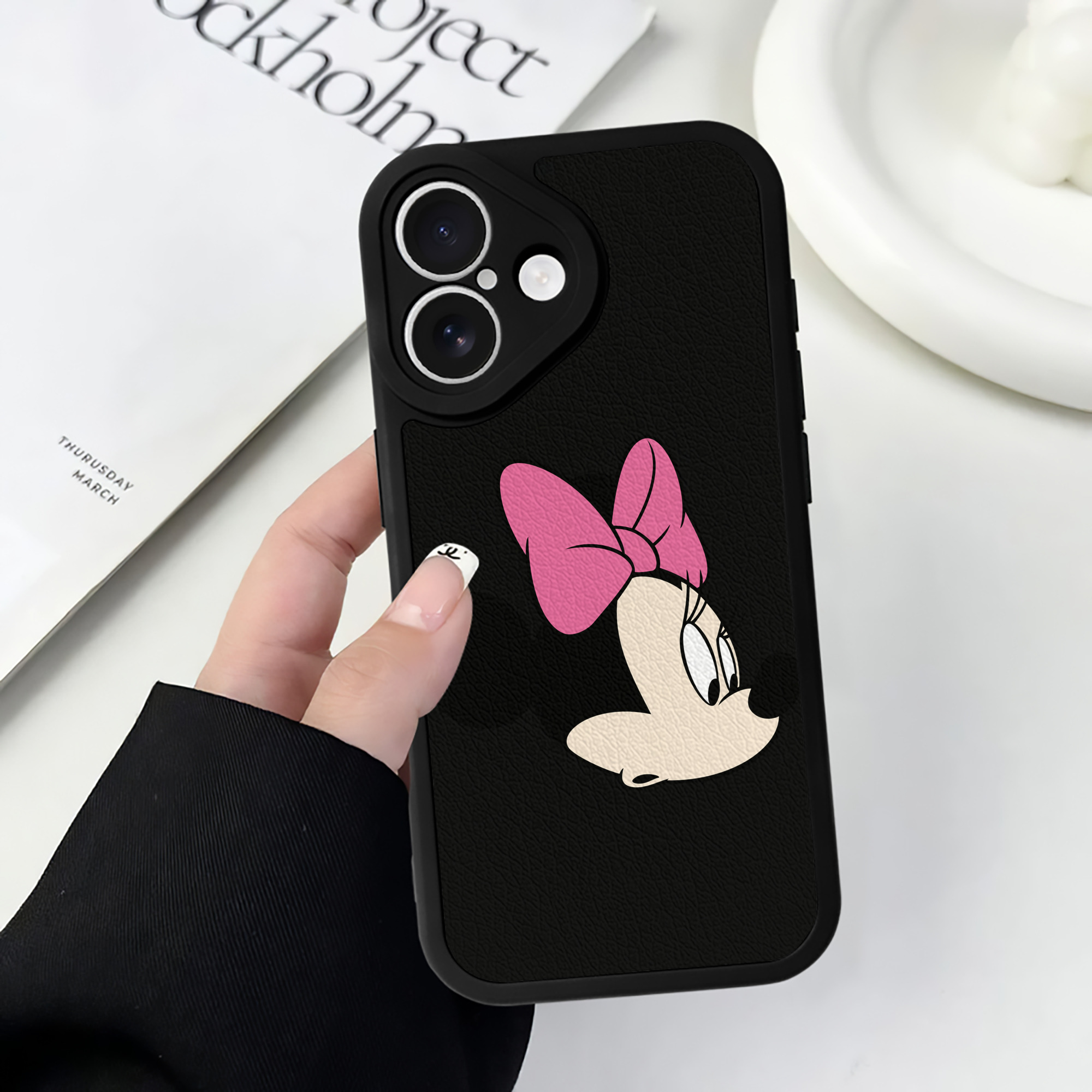 （画像用） ミッキーマウス Mickey Mouse 【iPhone 16シリーズ対応】シリコンスマホケース（レザー調） 材質：シリコン
